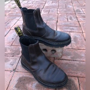 Dr Marten Embury Chelsea in Brown, womens 8.5